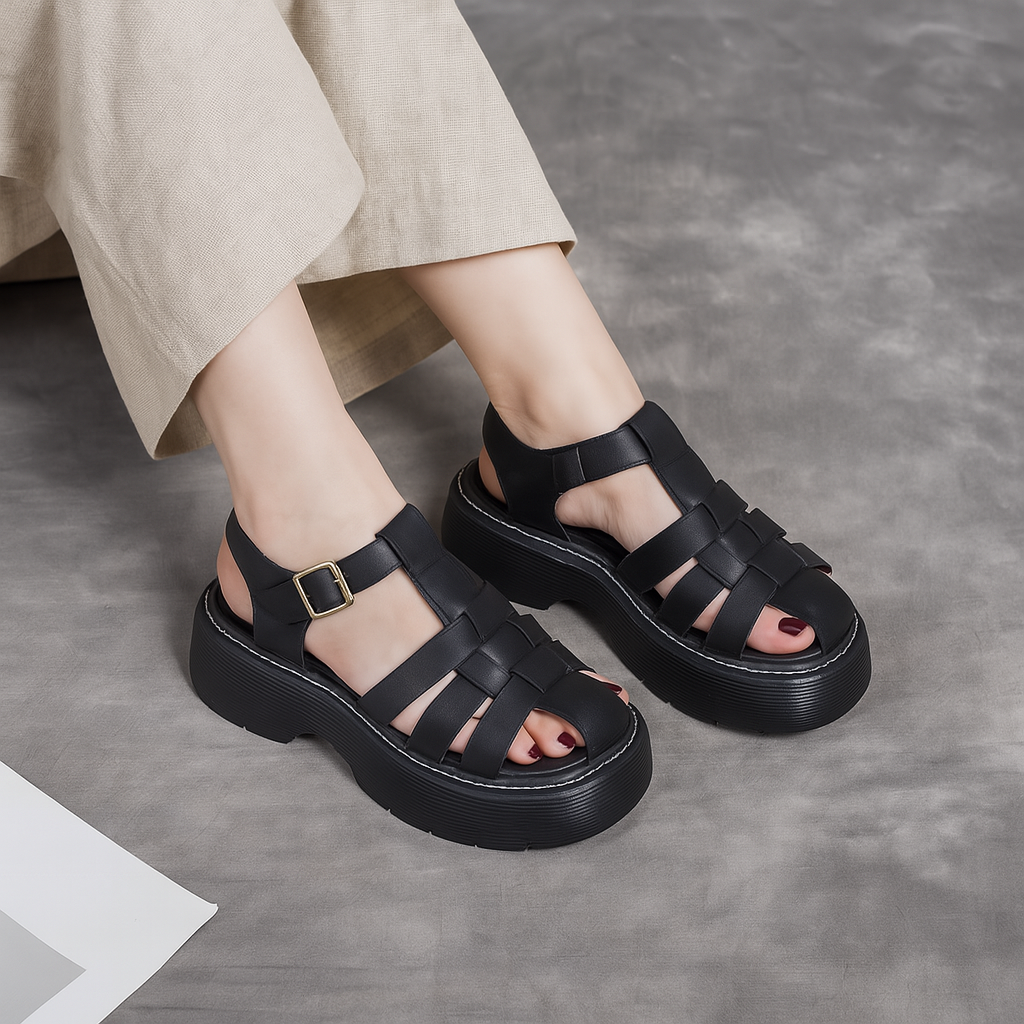 Sandale plateforme en cuir tressé pour femme, modèle Rebelle par Azilini, caractère urbain