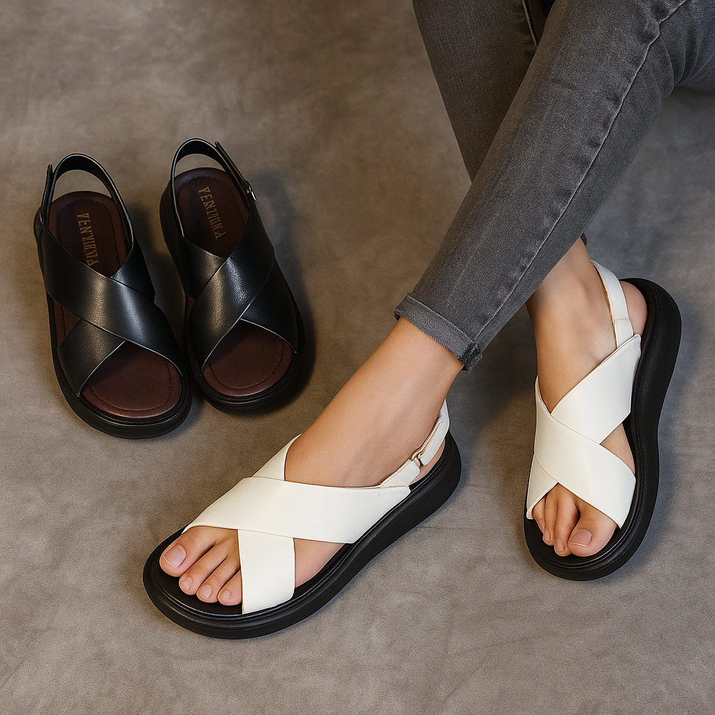 Sandale plateforme en cuir pour femme, modèle Croisée par Azilini, look épuré et confort ergonomique