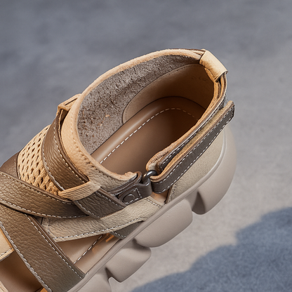 Sandale plateforme en cuir pour femme, modèle Sculpturale par Azilini, esthétique et respirabilité