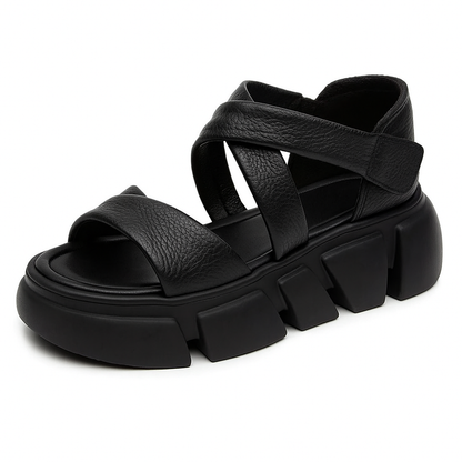 Sandale gladiateur en cuir pour femme, modèle Présence par Azilini, look affirmé et enfilage facile