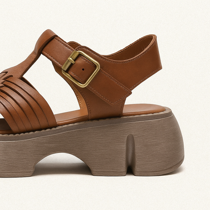 Sandale plateforme en cuir artisanal pour femme, modèle Tressée par Azilini, élévation stable